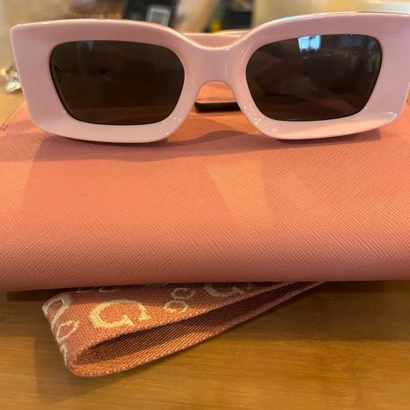 Chic Pink Sunglasses - Picture 1 of 4